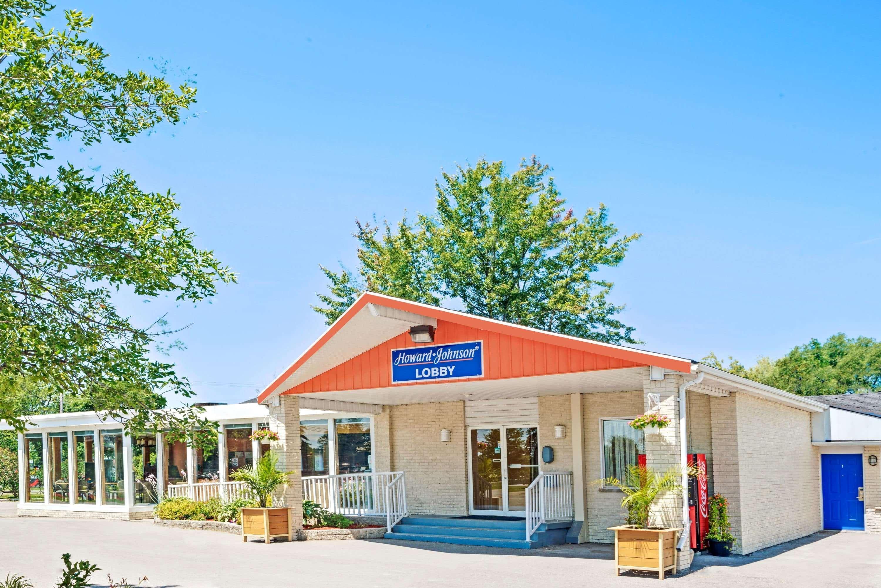 Howard Johnson By Wyndham Lindsay Exterior photo